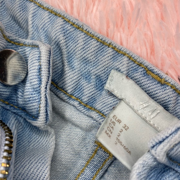 Cut out booty shorts - Picture 4 of 5